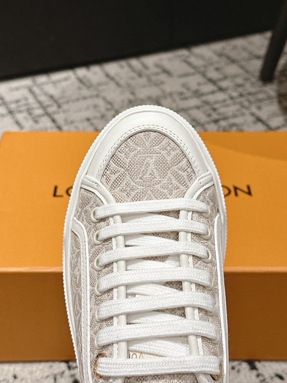L5VV shoes